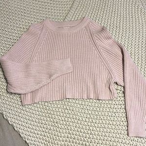 cute light pink cropped sweater!!